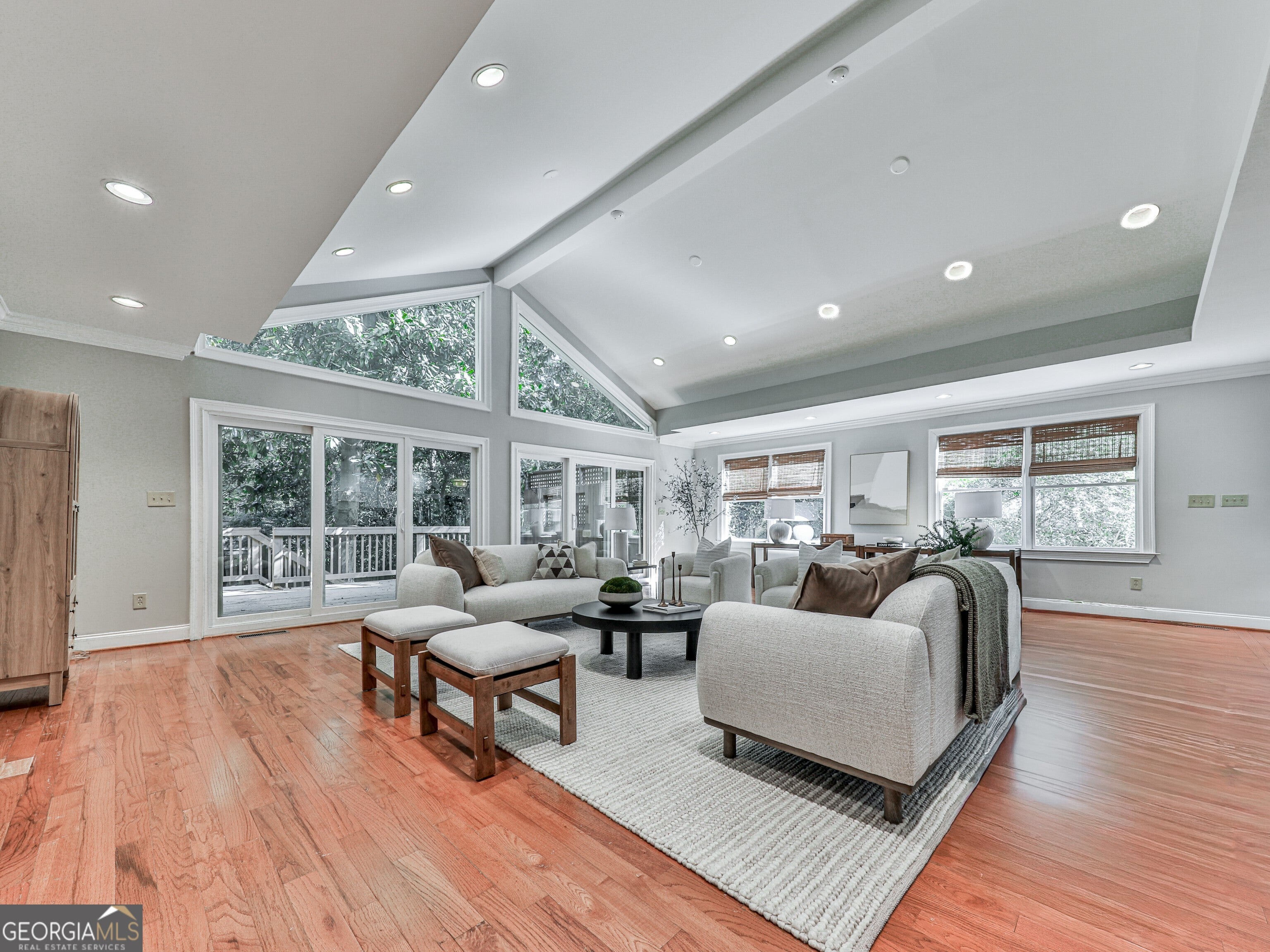 Atlanta, Georgia, 30305, United States, 5 Bedrooms Bedrooms, ,6 BathroomsBathrooms,Residential,Active,1988420