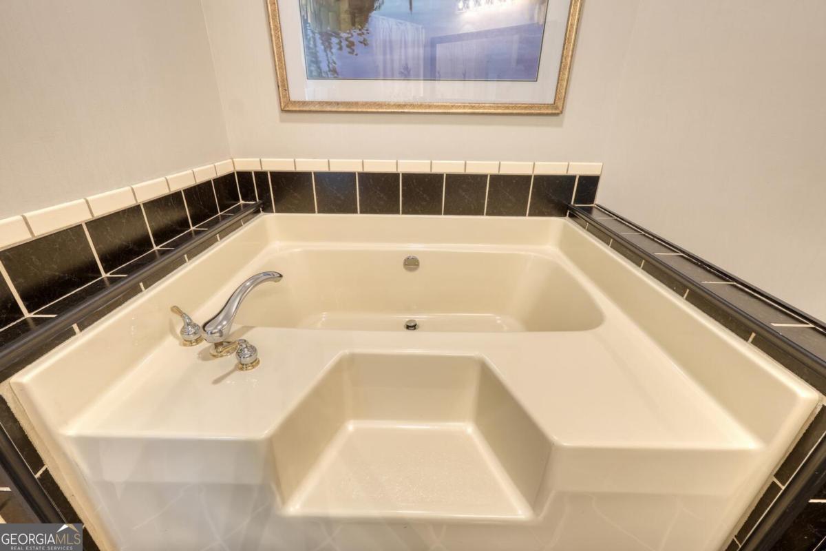 Blairsville, Georgia, 30512, United States, 4 Bedrooms Bedrooms, ,4 BathroomsBathrooms,Residential,Active,1926683
