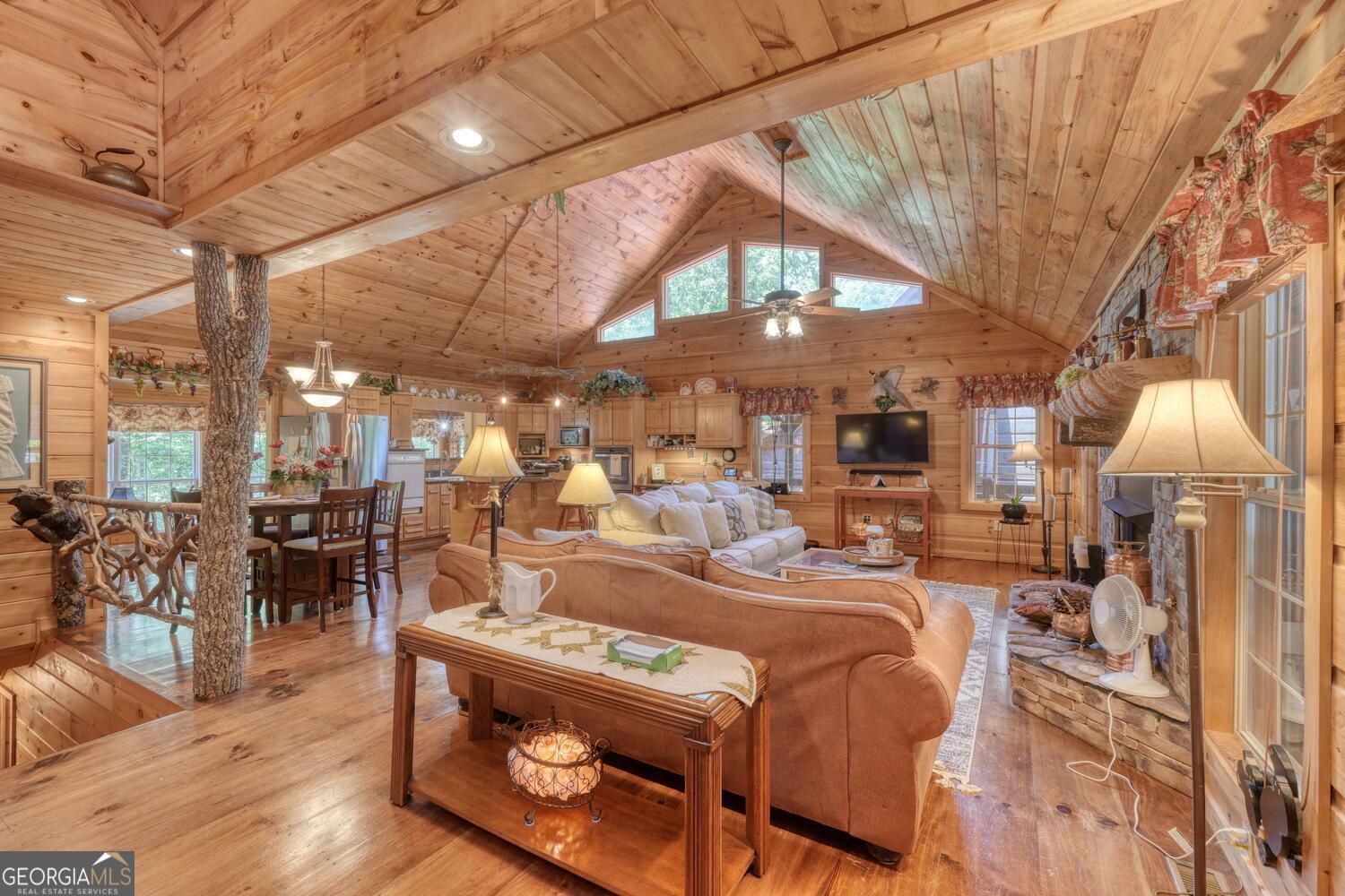 Blairsville, Georgia, 30512, United States, 4 Bedrooms Bedrooms, ,5 BathroomsBathrooms,Residential,Active,1898219