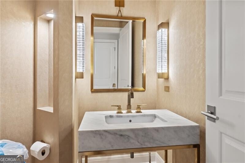 Atlanta, Georgia, 30326, United States, 2 Bedrooms Bedrooms, ,3 BathroomsBathrooms,Residential,Active,1945475