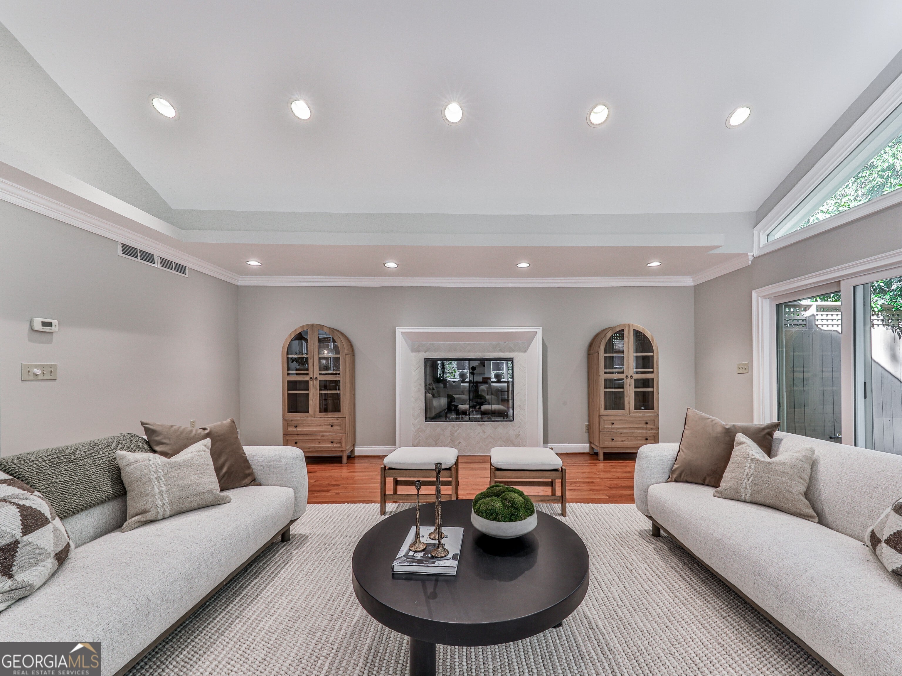 Atlanta, Georgia, 30305, United States, 5 Bedrooms Bedrooms, ,6 BathroomsBathrooms,Residential,Active,1988420