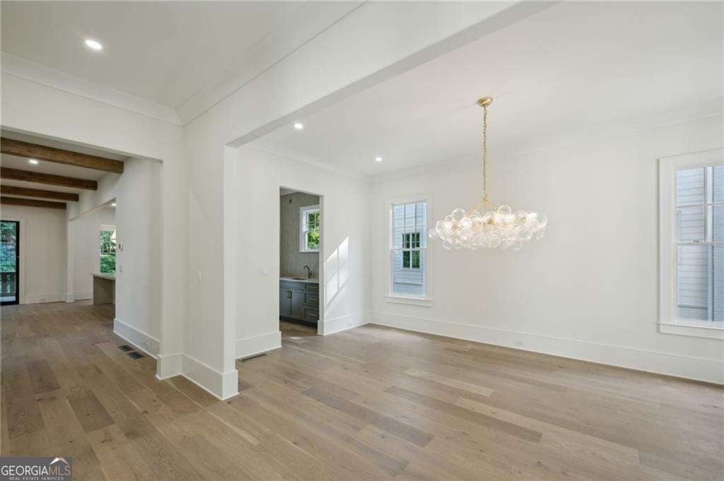 Atlanta, Georgia, 30305, United States, 6 Bedrooms Bedrooms, ,5 BathroomsBathrooms,Residential,Active,1702025