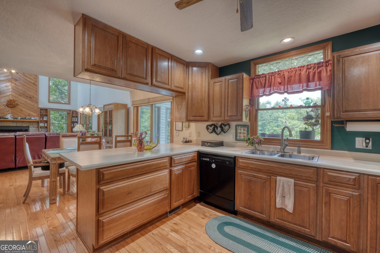 Blairsville, Georgia, 30512, United States, 3 Bedrooms Bedrooms, ,3 BathroomsBathrooms,Residential,Active,1898214