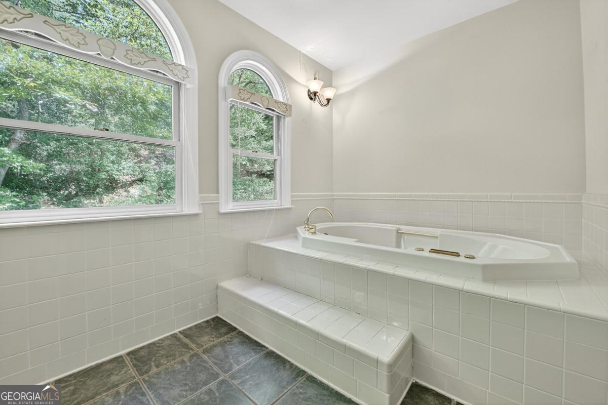 Ellijay, Georgia, 30536, United States, 3 Bedrooms Bedrooms, ,5 BathroomsBathrooms,Residential,Active,1929666