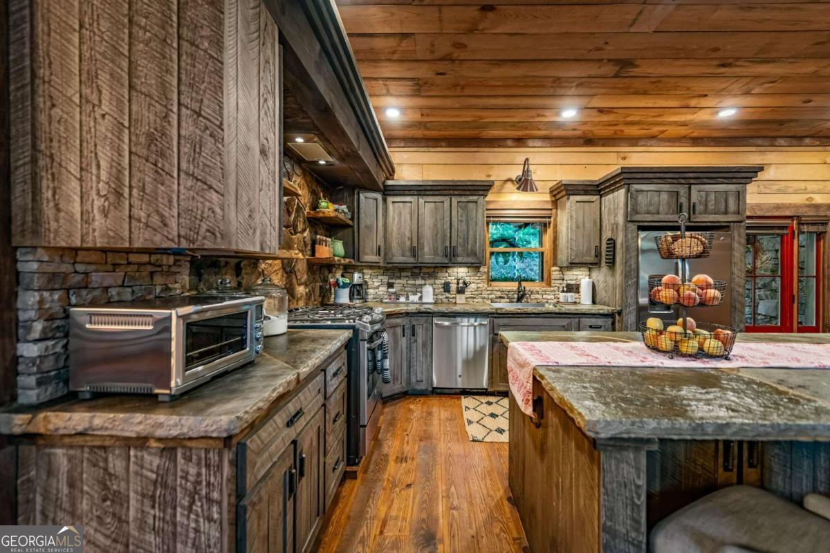 Blue Ridge, Georgia, 30513, United States, 3 Bedrooms Bedrooms, ,5 BathroomsBathrooms,Residential,Active,2006916