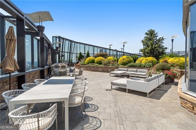 Atlanta, Georgia, 30326, United States, 2 Bedrooms Bedrooms, ,3 BathroomsBathrooms,Residential,Active,1945461