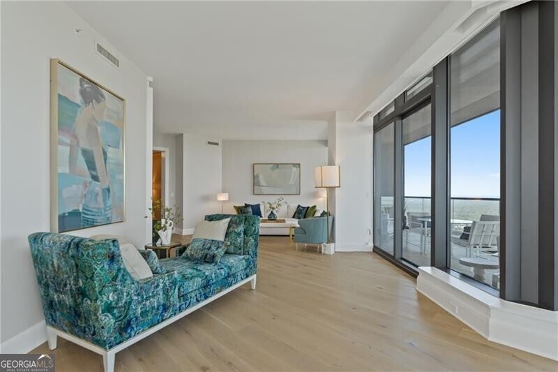 Atlanta, Georgia, 30326, United States, 2 Bedrooms Bedrooms, ,3 BathroomsBathrooms,Residential,Active,2014955