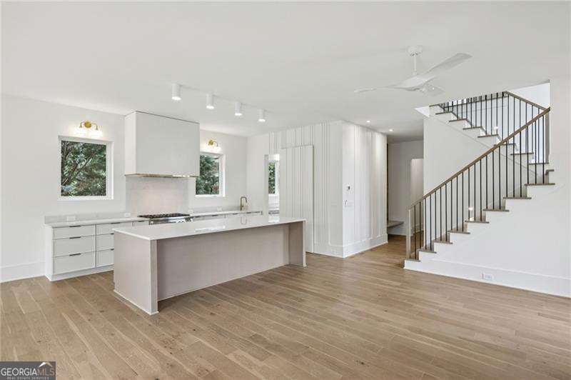 Atlanta, Georgia, 30308, United States, 4 Bedrooms Bedrooms, ,5 BathroomsBathrooms,Residential,Active,1985587