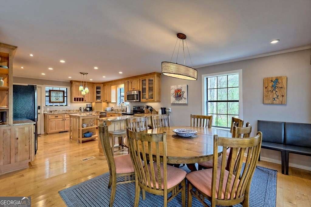 Blairsville, Georgia, 30512, United States, 4 Bedrooms Bedrooms, ,6 BathroomsBathrooms,Residential,Active,1922313
