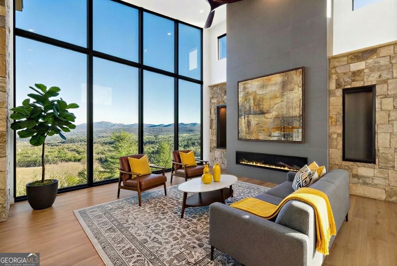 Blairsville, Georgia, 30512, United States, 4 Bedrooms Bedrooms, ,4 BathroomsBathrooms,Residential,Active,2044566