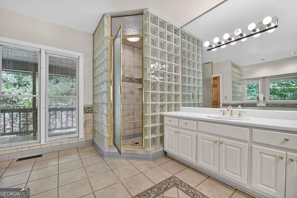Ellijay, Georgia, 30536, United States, 3 Bedrooms Bedrooms, ,5 BathroomsBathrooms,Residential,Active,1929666