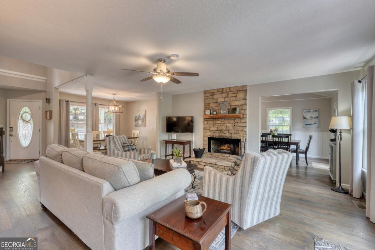 Blairsville, Georgia, 30512, United States, 4 Bedrooms Bedrooms, ,4 BathroomsBathrooms,Residential,Active,1926683
