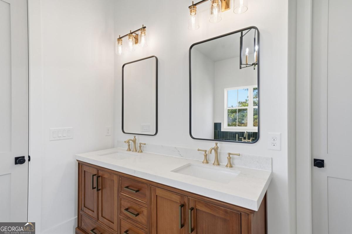 Canton, Georgia, 30115, United States, 5 Bedrooms Bedrooms, ,4 BathroomsBathrooms,Residential,Active,2002329