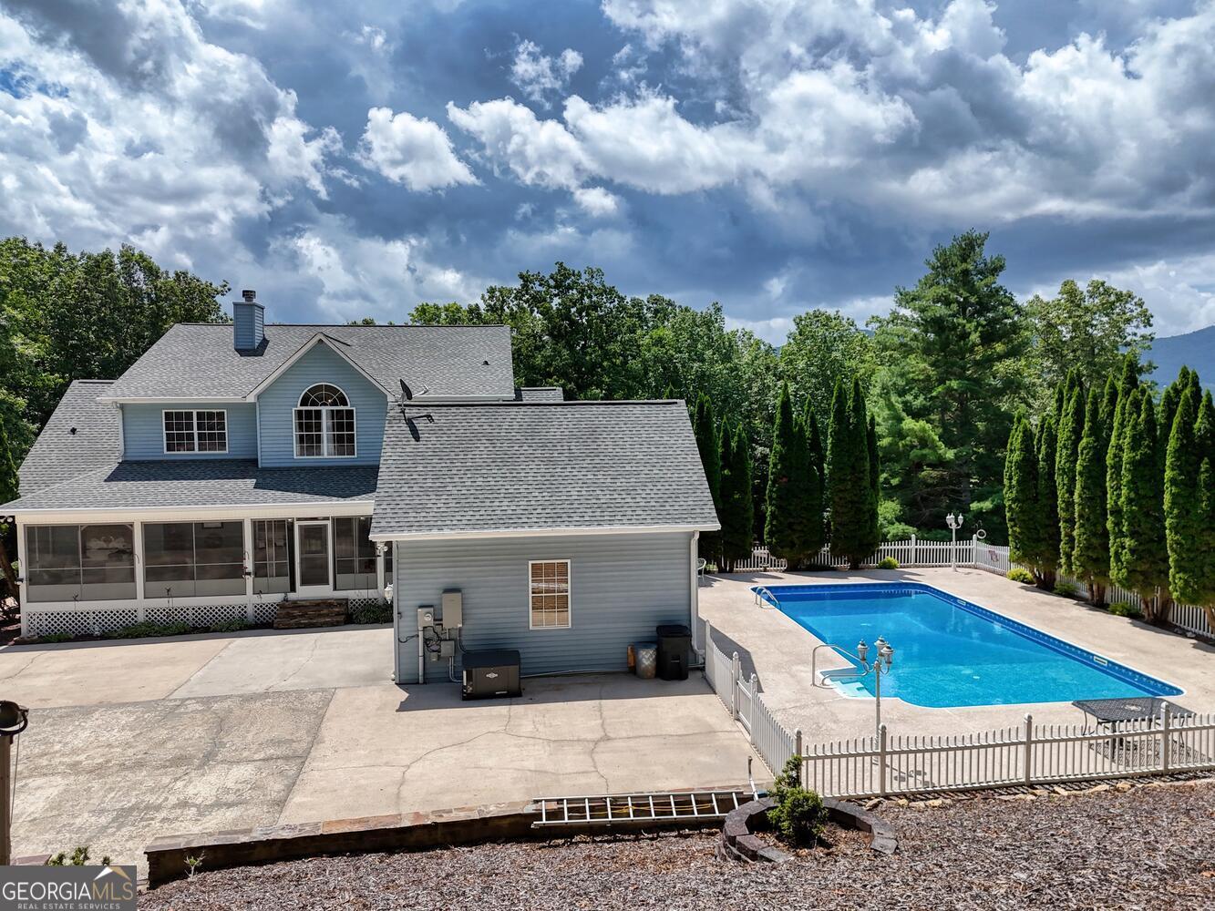 Blairsville, Georgia, 30512, United States, 4 Bedrooms Bedrooms, ,4 BathroomsBathrooms,Residential,Active,1897990