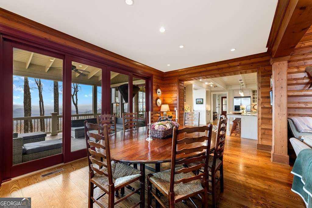 Murphy, North Carolina, 28906, United States, 5 Bedrooms Bedrooms, ,6 BathroomsBathrooms,Residential,Active,2001080