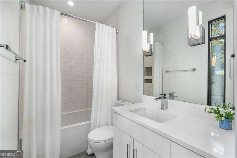 Atlanta, Georgia, 30306, United States, 4 Bedrooms Bedrooms, ,4 BathroomsBathrooms,Residential,Active,1828965