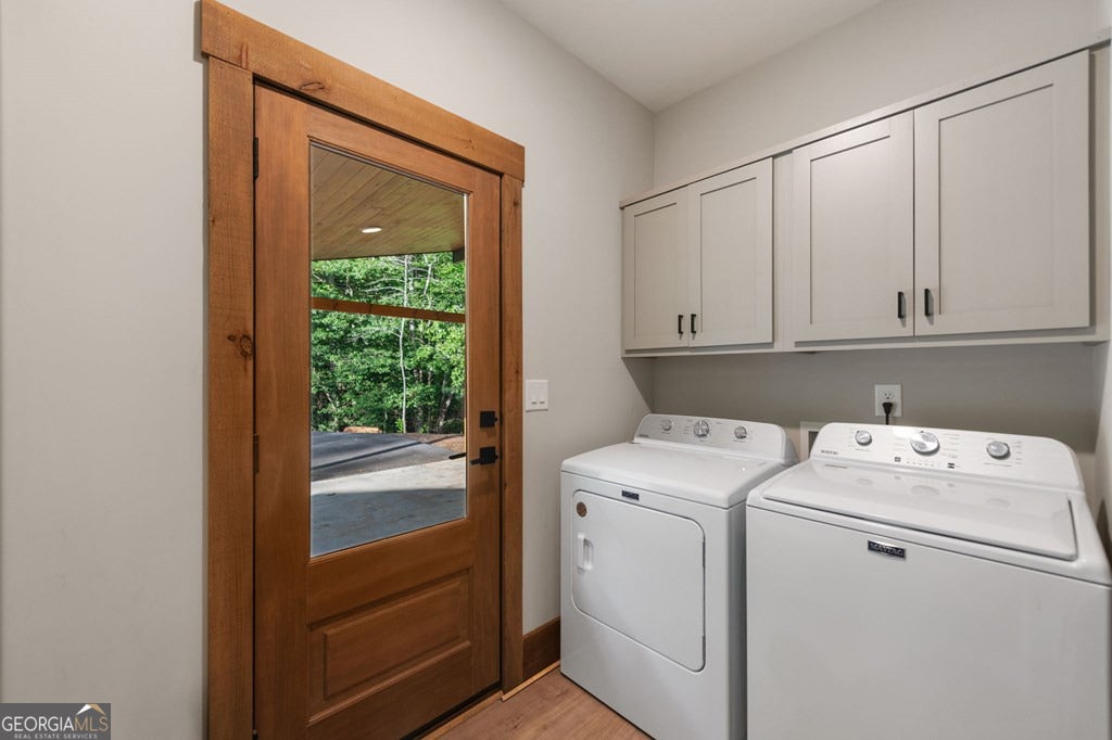 Ellijay, Georgia, 30540, United States, 5 Bedrooms Bedrooms, ,6 BathroomsBathrooms,Residential,Active,1919053