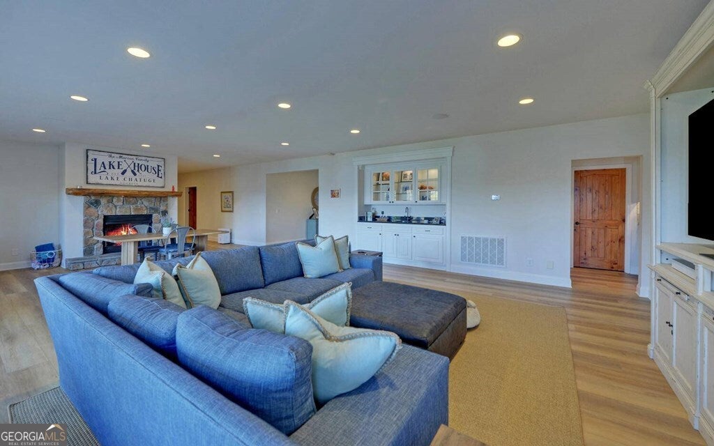 Hiawassee, Georgia, 30546, United States, 8 Bedrooms Bedrooms, ,6 BathroomsBathrooms,Residential,Active,1821963