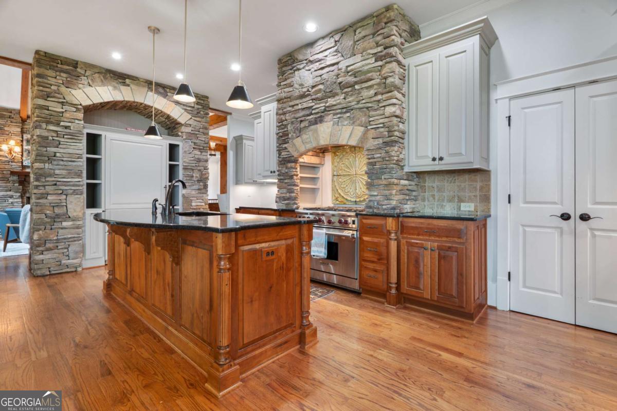 Big Canoe, Georgia, 30143, United States, 5 Bedrooms Bedrooms, ,5 BathroomsBathrooms,Residential,Active,1997601