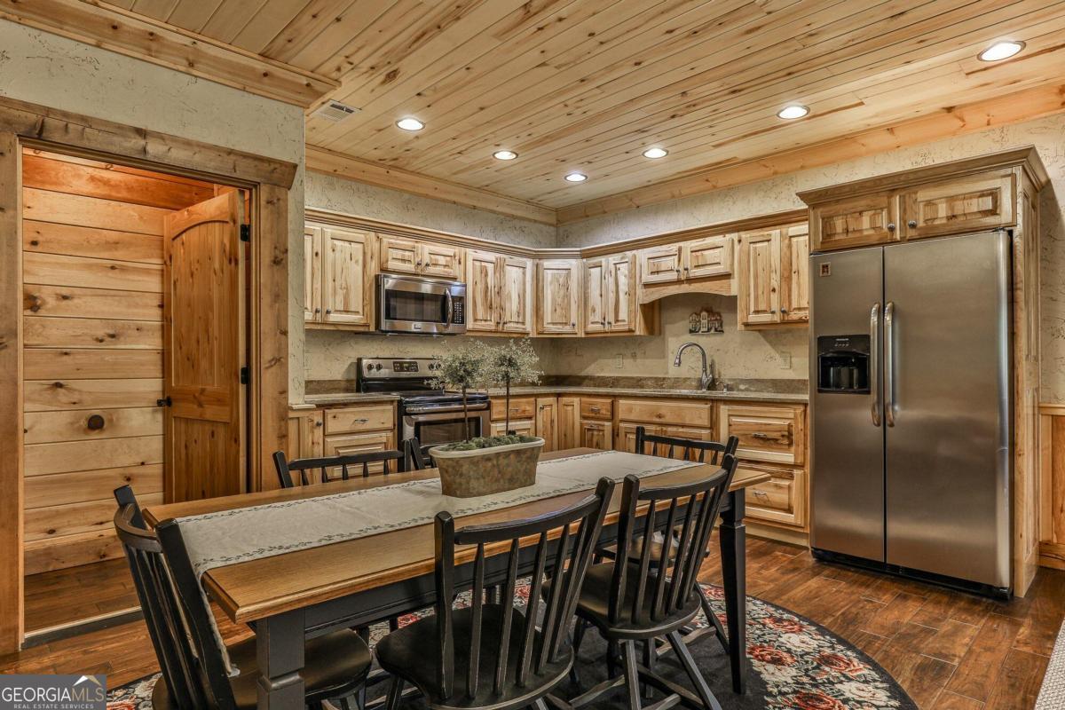 Talking Rock, Georgia, 30175, United States, 5 Bedrooms Bedrooms, ,5 BathroomsBathrooms,Residential,Active,1960178