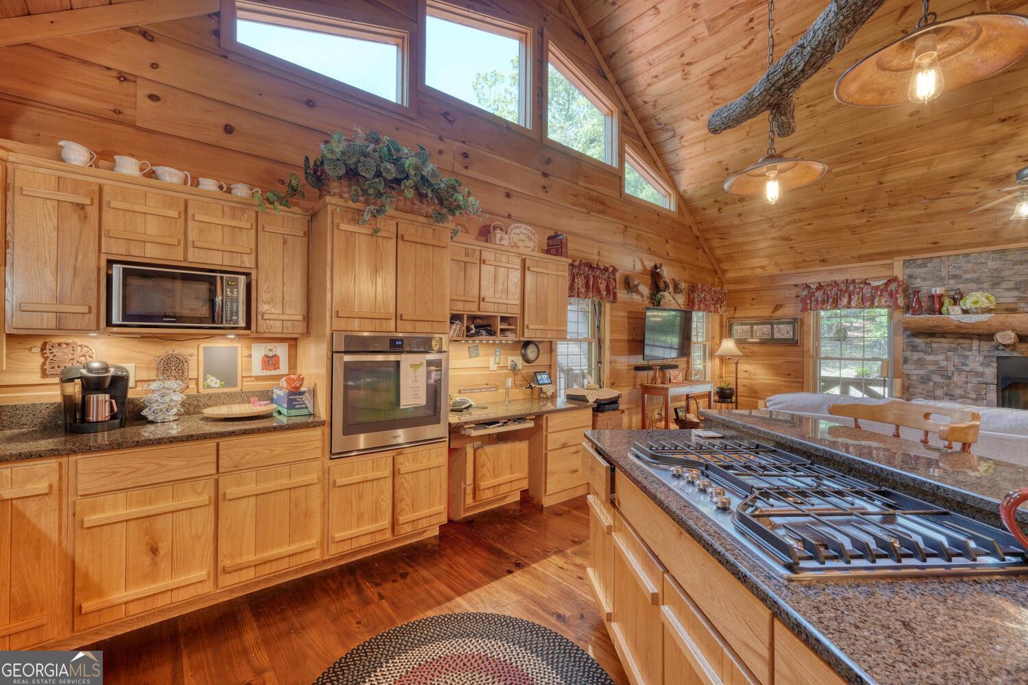 Blairsville, Georgia, 30512, United States, 4 Bedrooms Bedrooms, ,5 BathroomsBathrooms,Residential,Active,1898219