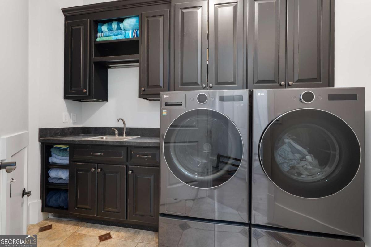 Big Canoe, Georgia, 30143, United States, 5 Bedrooms Bedrooms, ,5 BathroomsBathrooms,Residential,Active,1997601