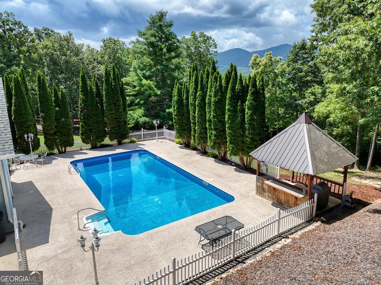 Blairsville, Georgia, 30512, United States, 4 Bedrooms Bedrooms, ,4 BathroomsBathrooms,Residential,Active,1897990