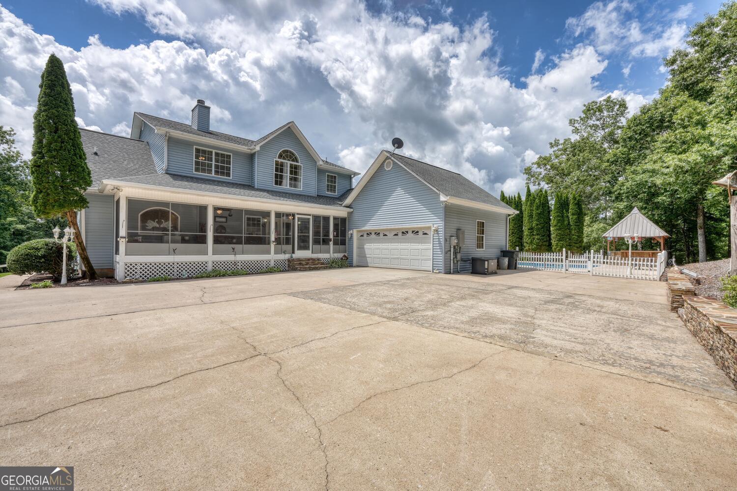 Blairsville, Georgia, 30512, United States, 4 Bedrooms Bedrooms, ,4 BathroomsBathrooms,Residential,Active,1897990