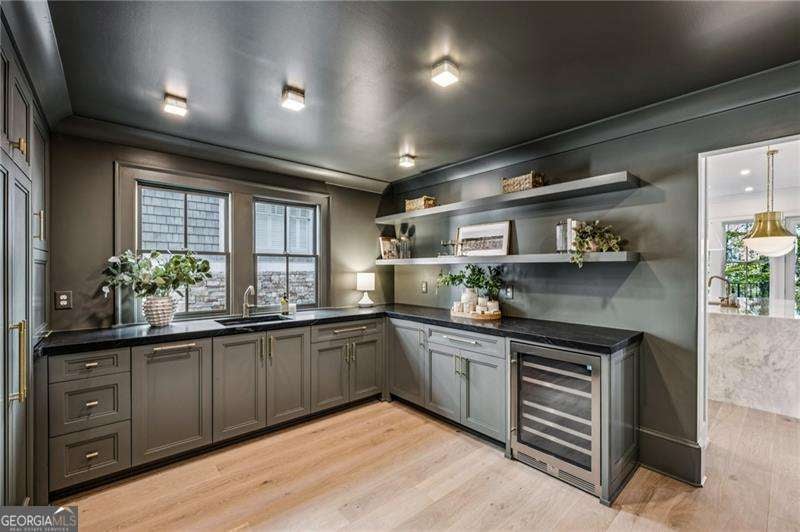 Atlanta, Georgia, 30306, United States, 6 Bedrooms Bedrooms, ,7 BathroomsBathrooms,Residential,Active,1994977