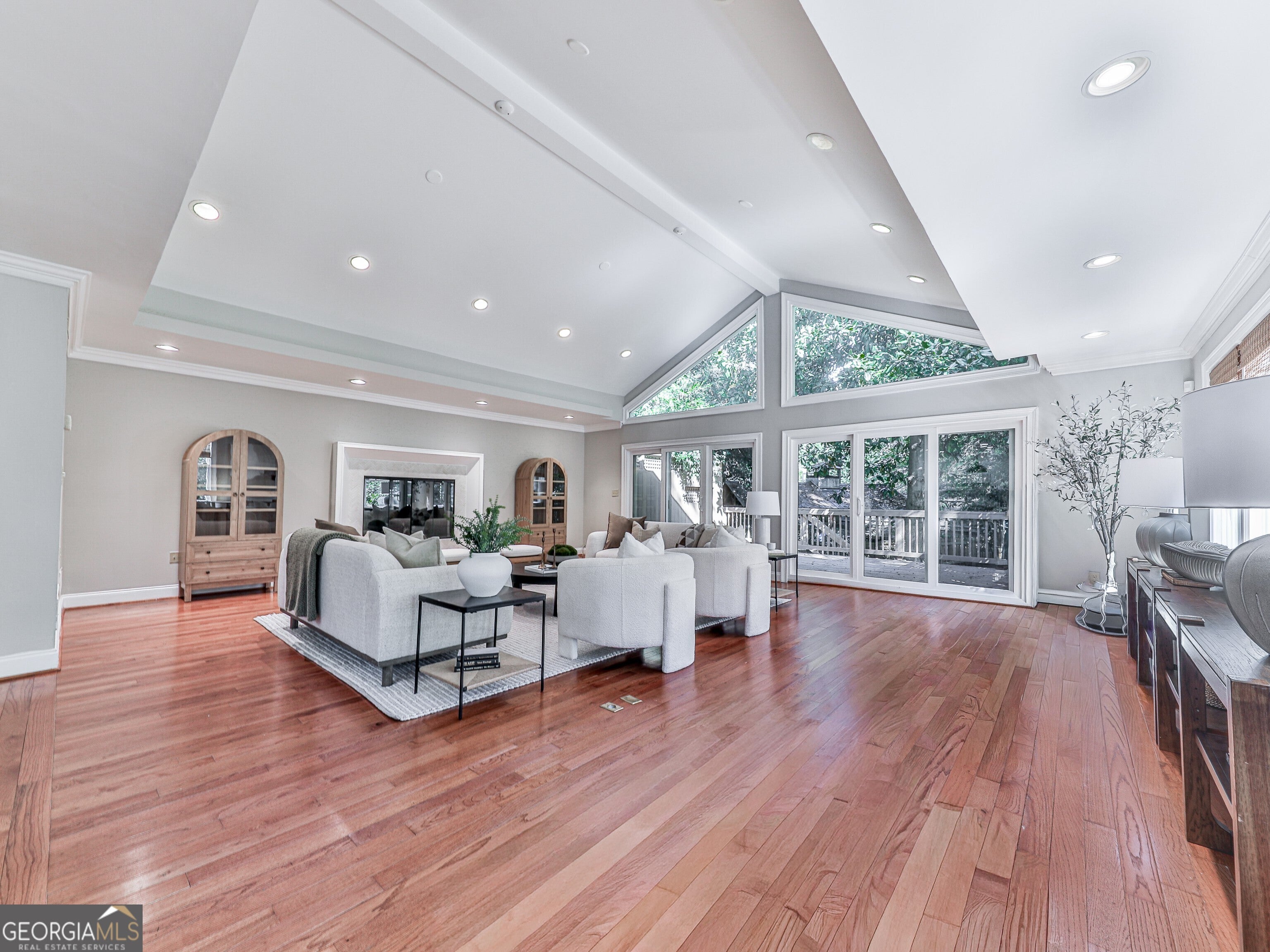 Atlanta, Georgia, 30305, United States, 5 Bedrooms Bedrooms, ,6 BathroomsBathrooms,Residential,Active,1988420