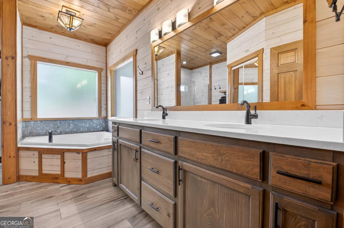 Morganton, Georgia, 30560, United States, 4 Bedrooms Bedrooms, ,4 BathroomsBathrooms,Residential,Active,1853343