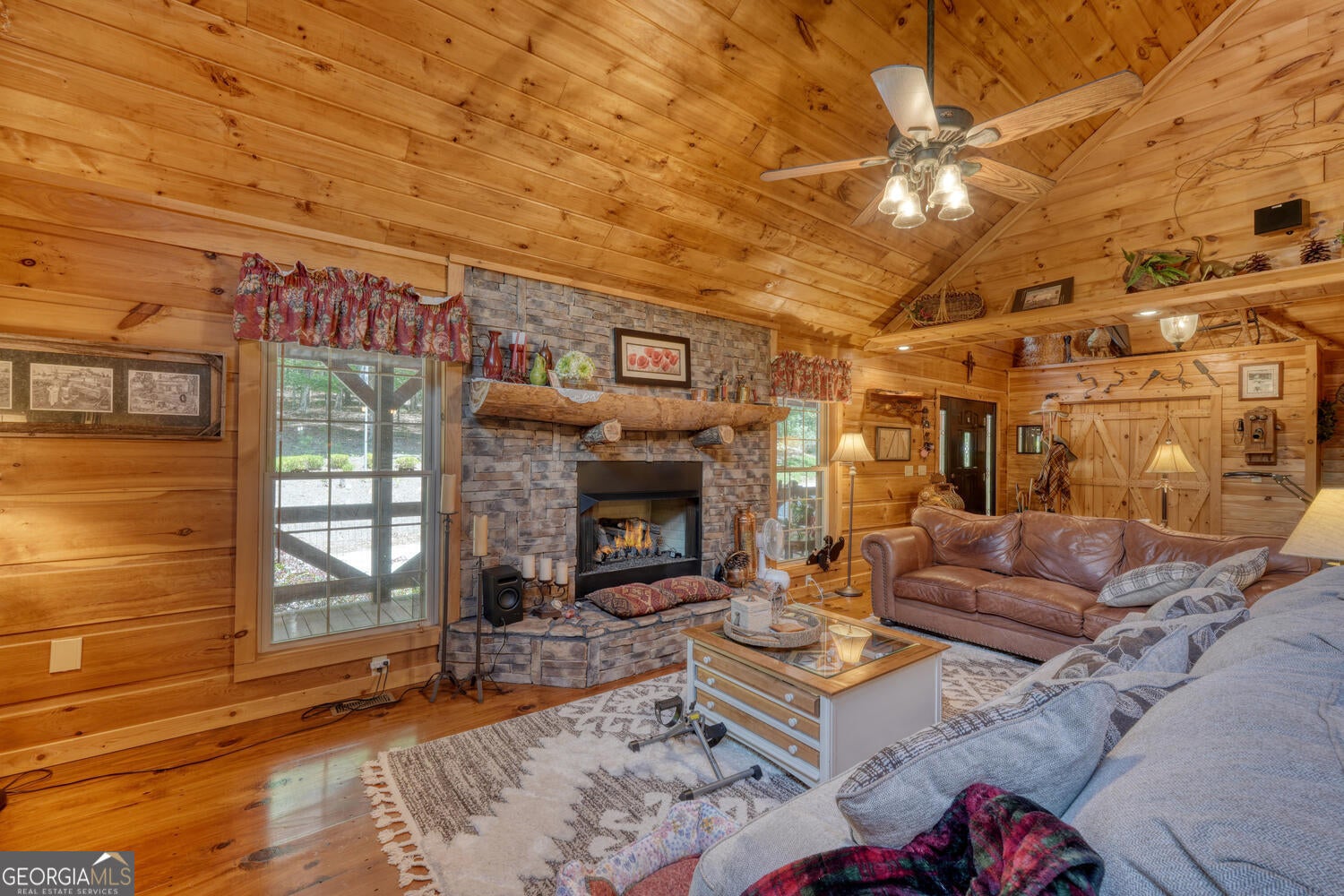 Blairsville, Georgia, 30512, United States, 4 Bedrooms Bedrooms, ,5 BathroomsBathrooms,Residential,Active,1898219