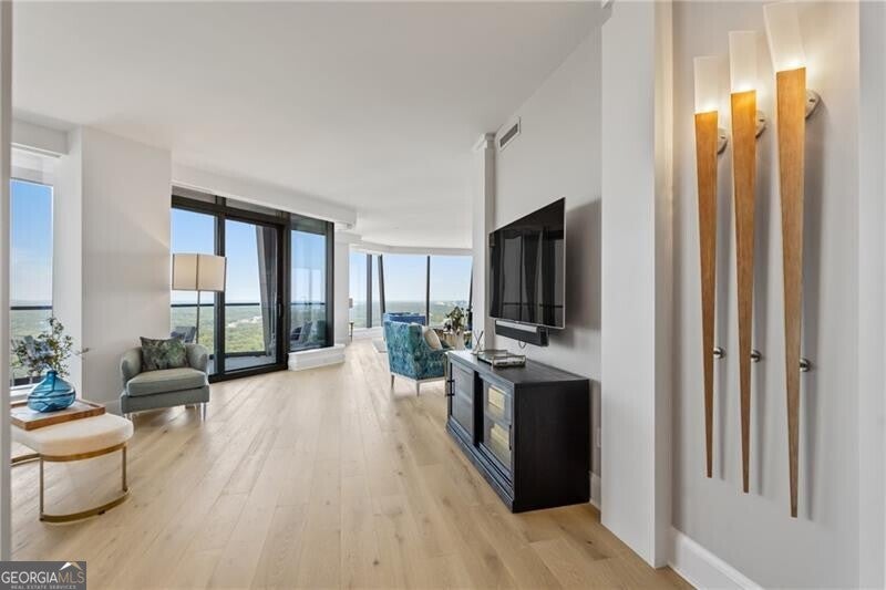 Atlanta, Georgia, 30326, United States, 2 Bedrooms Bedrooms, ,3 BathroomsBathrooms,Residential,Active,1945475