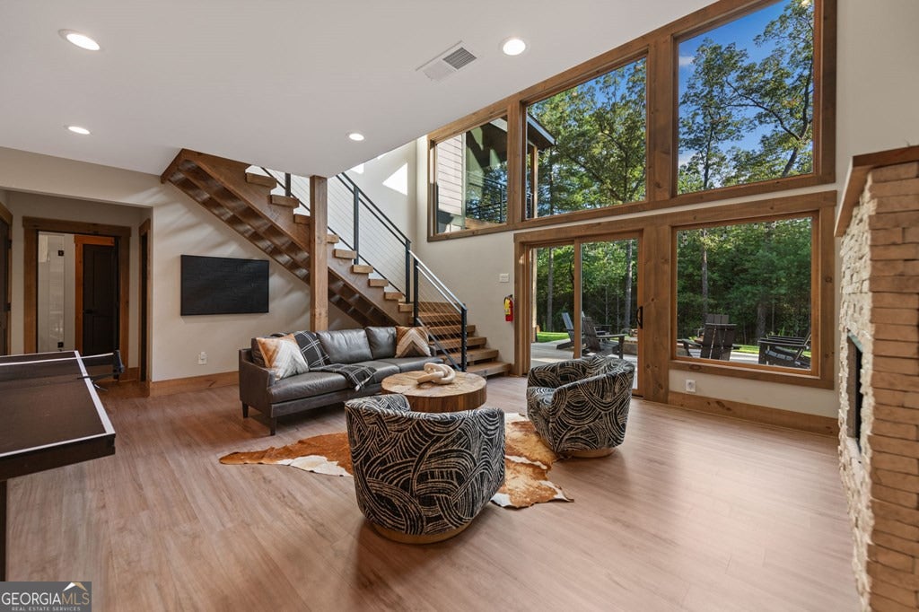 Ellijay, Georgia, 30540, United States, 5 Bedrooms Bedrooms, ,6 BathroomsBathrooms,Residential,Active,1919053