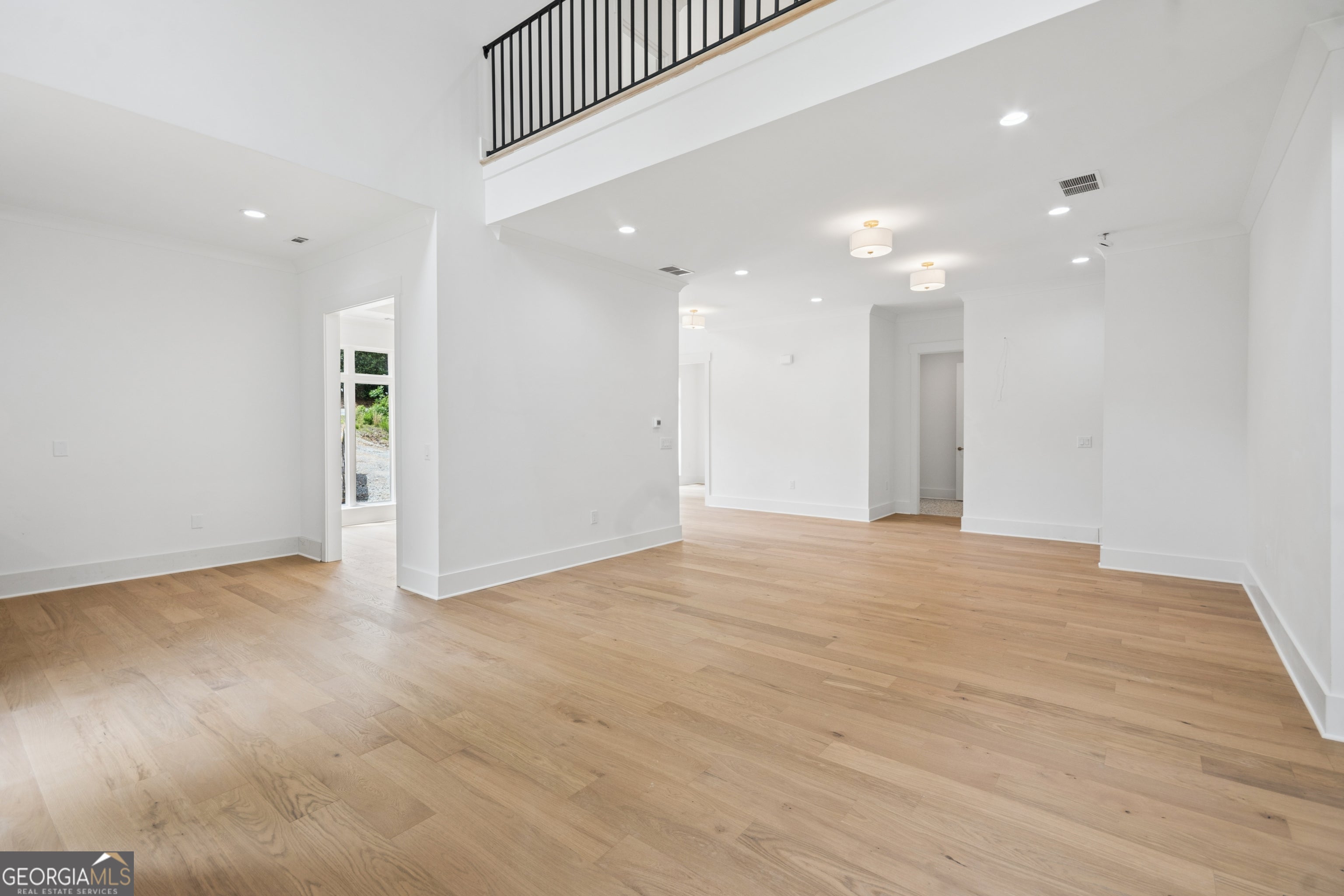 Alpharetta, Georgia, 30022, United States, 5 Bedrooms Bedrooms, ,4 BathroomsBathrooms,Residential,Active,2044146
