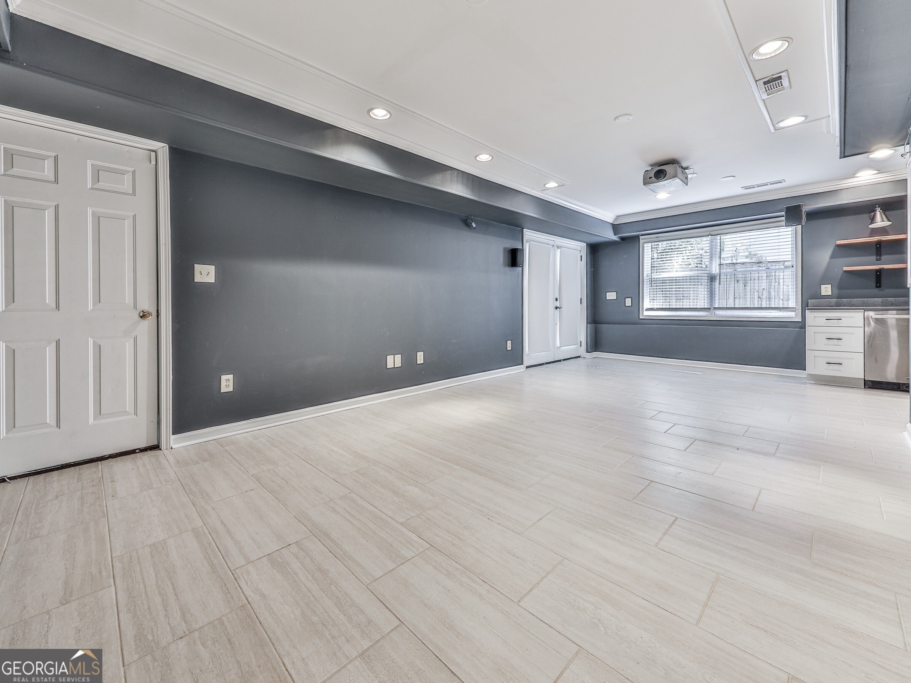 Atlanta, Georgia, 30305, United States, 5 Bedrooms Bedrooms, ,6 BathroomsBathrooms,Residential,Active,1988420