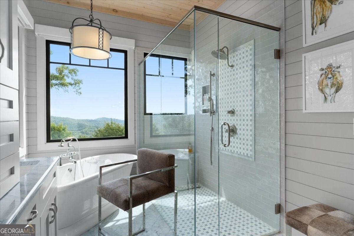 Ellijay, Georgia, 30540, United States, 5 Bedrooms Bedrooms, ,7 BathroomsBathrooms,Residential,Active,1952483