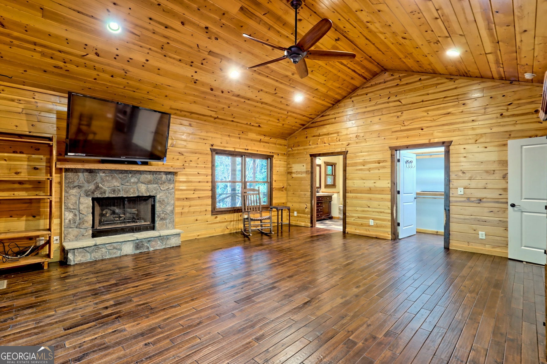 Clarkesville, Georgia, 30523, United States, 2 Bedrooms Bedrooms, ,4 BathroomsBathrooms,Residential,Active,1953278