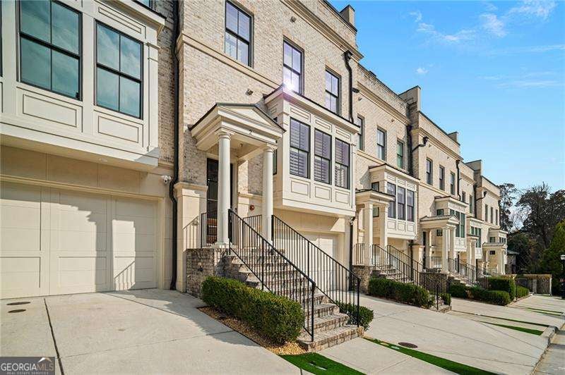 Atlanta, Georgia, 30319, United States, 3 Bedrooms Bedrooms, ,5 BathroomsBathrooms,Residential,Active,1996298