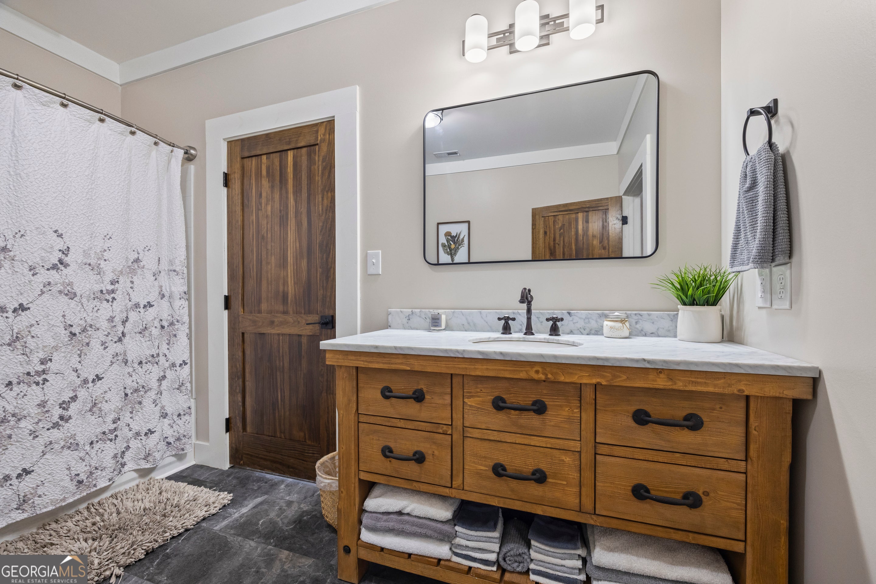 Hartwell, Georgia, 30643, United States, 6 Bedrooms Bedrooms, ,6 BathroomsBathrooms,Residential,Active,2011216