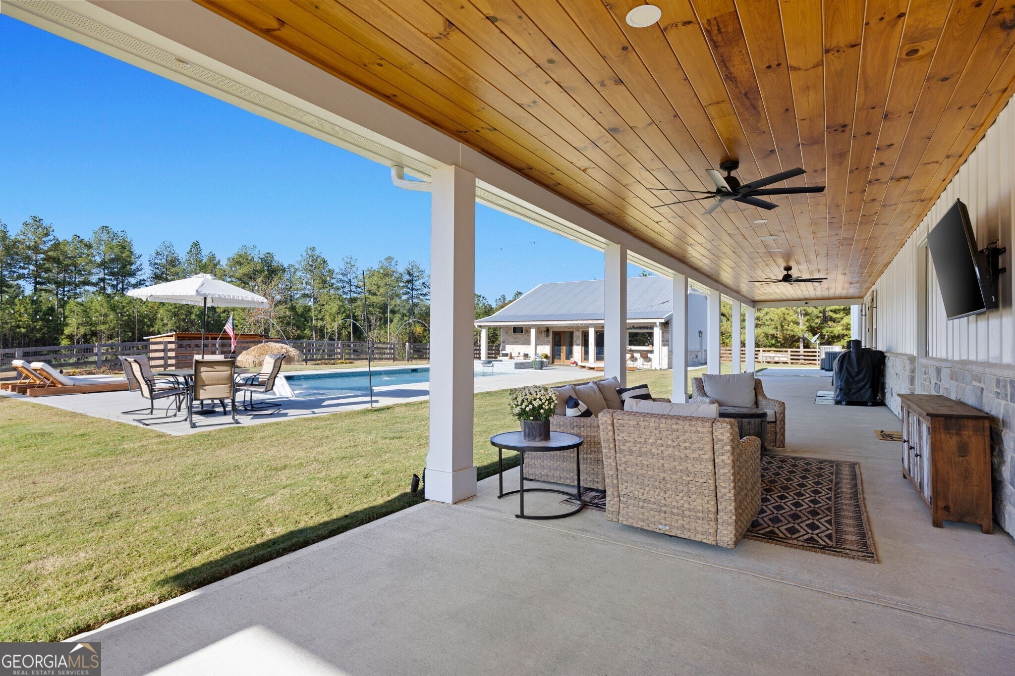 Rydal, Georgia, 30171, United States, 5 Bedrooms Bedrooms, ,5 BathroomsBathrooms,Residential,Active,1987251