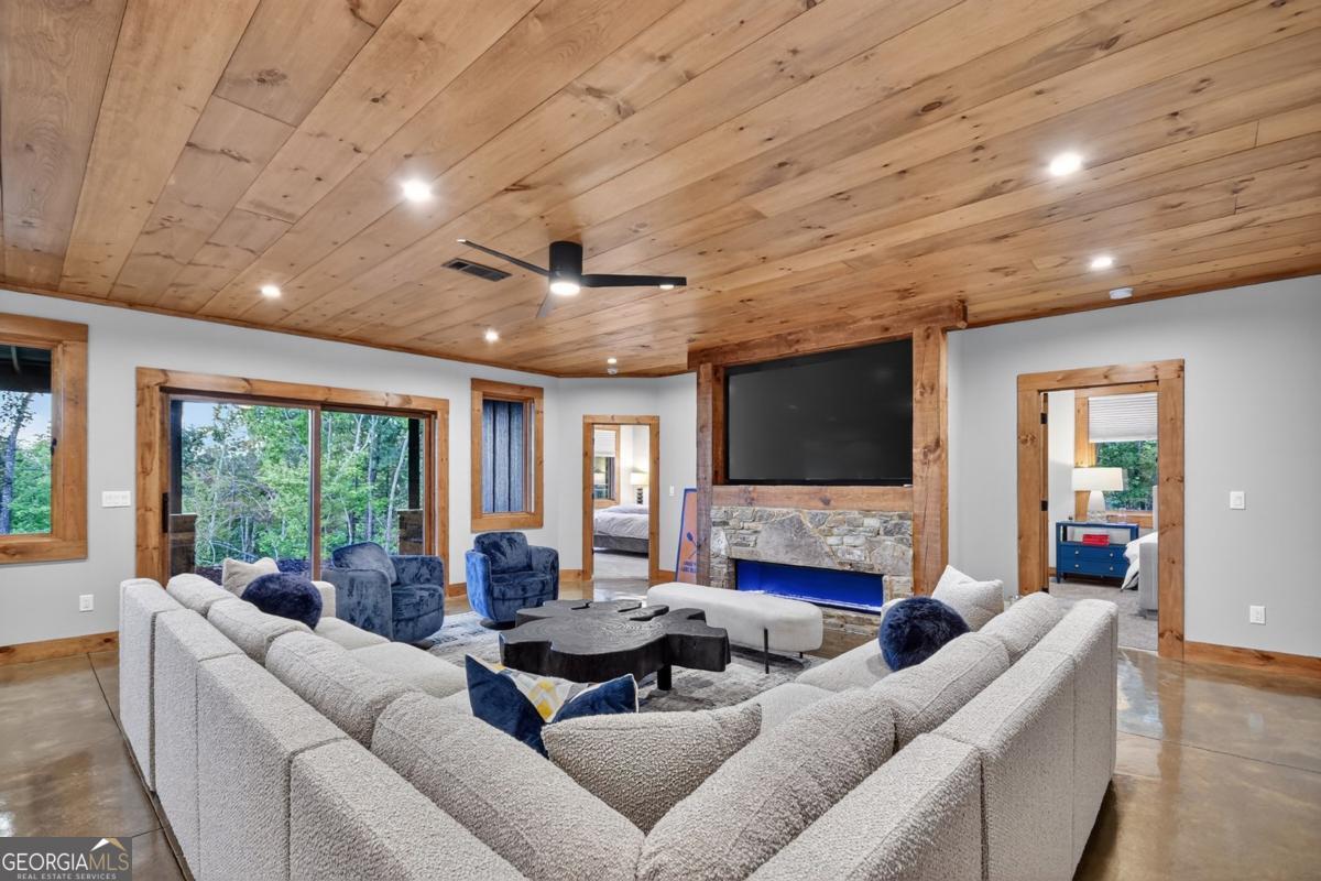 Blue Ridge, Georgia, 30513, United States, 5 Bedrooms Bedrooms, ,5 BathroomsBathrooms,Residential,Active,2003557