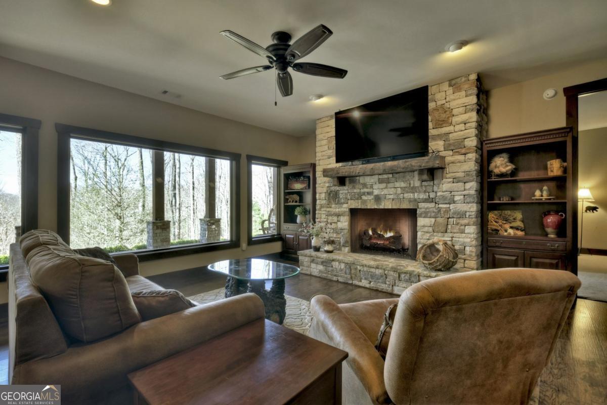 Ellijay, Georgia, 30536, United States, 5 Bedrooms Bedrooms, ,6 BathroomsBathrooms,Residential,Active,1953697