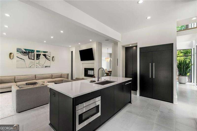 Atlanta, Georgia, 30306, United States, 4 Bedrooms Bedrooms, ,4 BathroomsBathrooms,Residential,Active,1828965