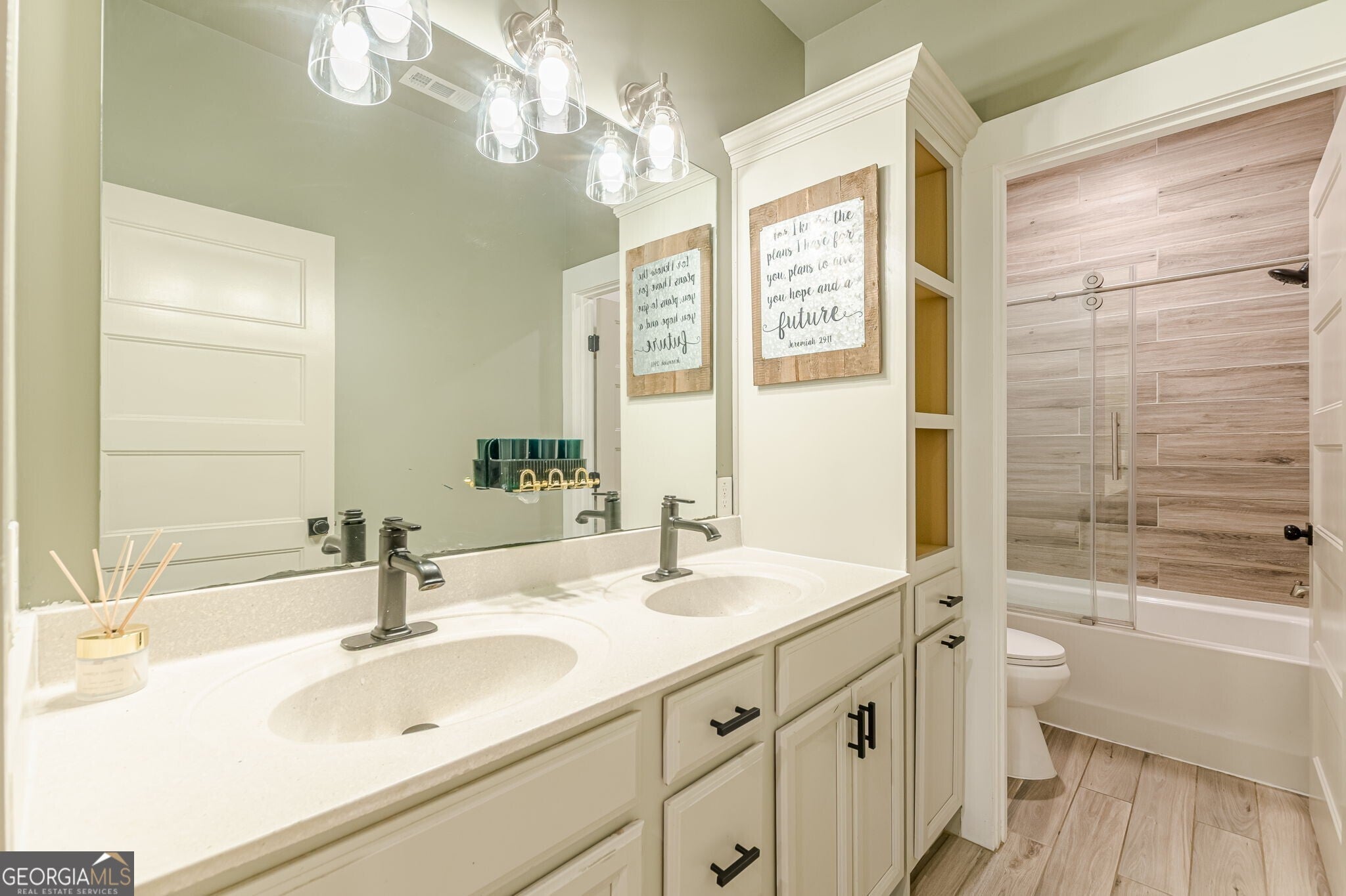 Douglasville, Georgia, 30134, United States, 4 Bedrooms Bedrooms, ,3 BathroomsBathrooms,Residential,Active,1888992
