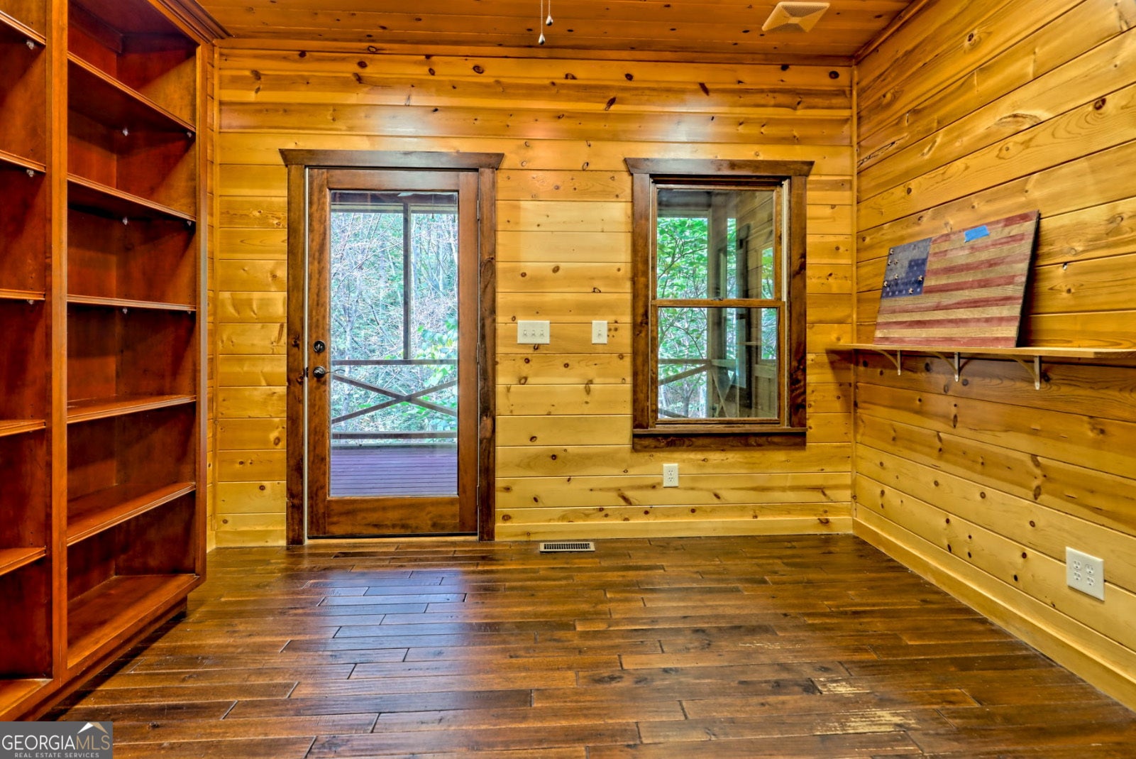 Clarkesville, Georgia, 30523, United States, 2 Bedrooms Bedrooms, ,4 BathroomsBathrooms,Residential,Active,1953278