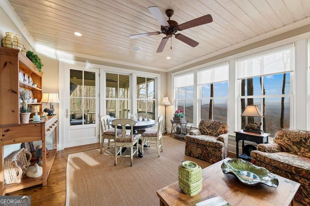 Murphy, North Carolina, 28906, United States, 5 Bedrooms Bedrooms, ,6 BathroomsBathrooms,Residential,Active,2001080