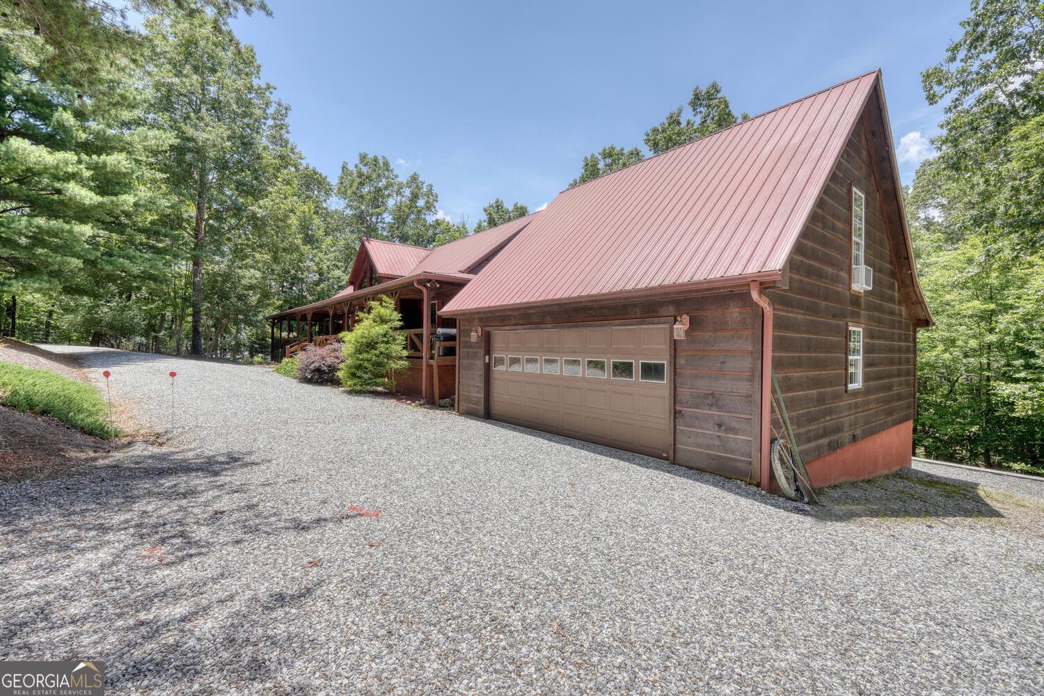 Blairsville, Georgia, 30512, United States, 4 Bedrooms Bedrooms, ,5 BathroomsBathrooms,Residential,Active,1898219