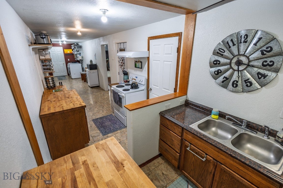 Boulder, Montana, 59632, United States, 5 Bedrooms Bedrooms, ,3 BathroomsBathrooms,Residential,Active,1909637