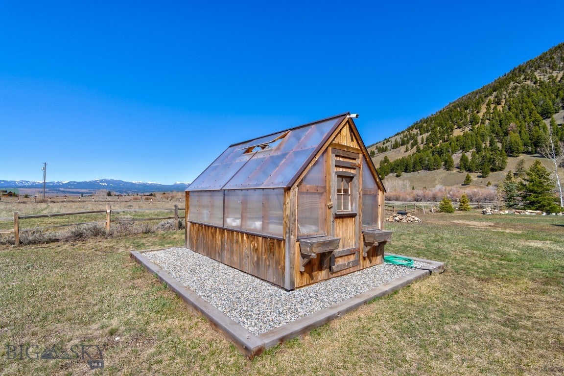 Cameron, Montana, 59720, United States, ,2 BathroomsBathrooms,Residential,Active,1769574